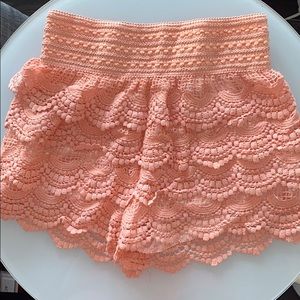 Ruffle shorts lace details